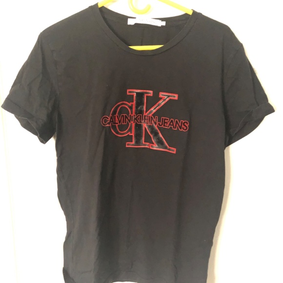 Calvin Klein Tee - Picture 2 of 2